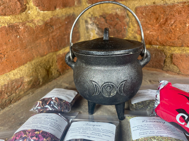 Small cast iron cauldron and apocathery herb kit set | Herbs | Dried Herbs | Spells | Ritual | Witchcraft | Wiccan | Pagan